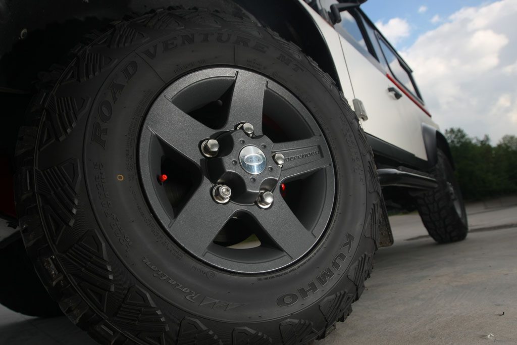 Compenseren doe je zo: Aznom Land Rover Defender