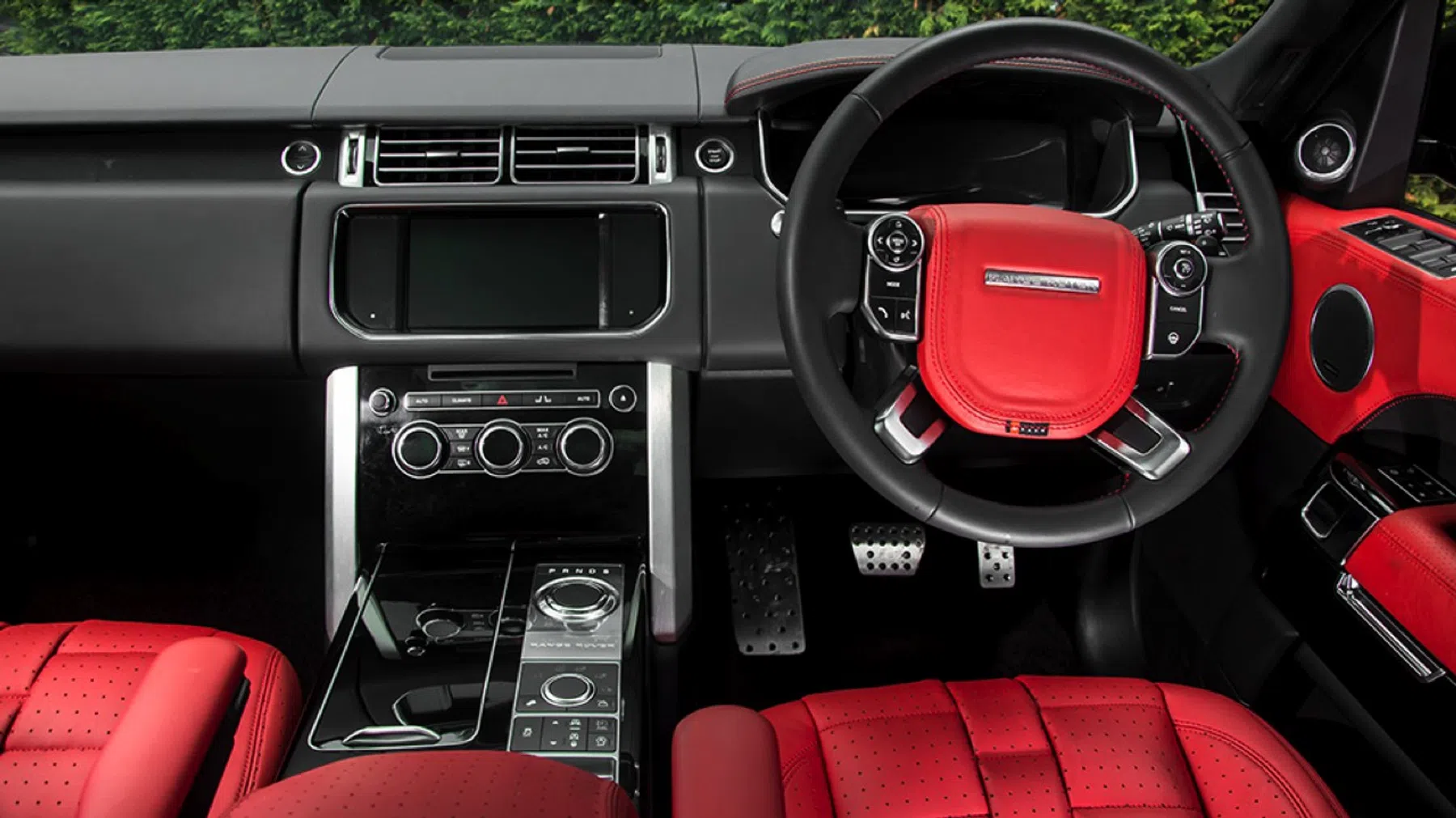 Kahn Design maakt van je Range Rover een speedboot