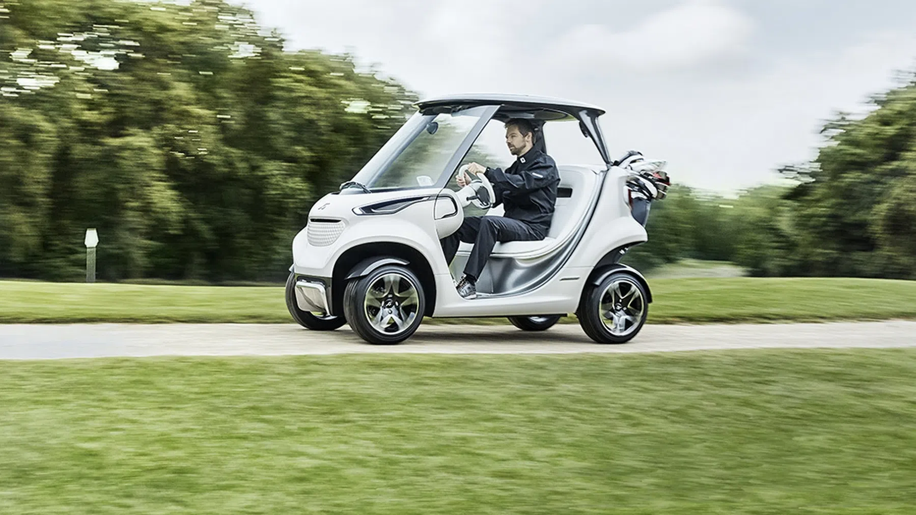Goldkar Deze golfkar is duurder dan een Aston Martin