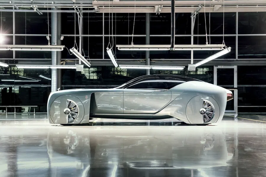 De Rolls Royce 103EX - VISION NEXT 100 - is een luxe slee