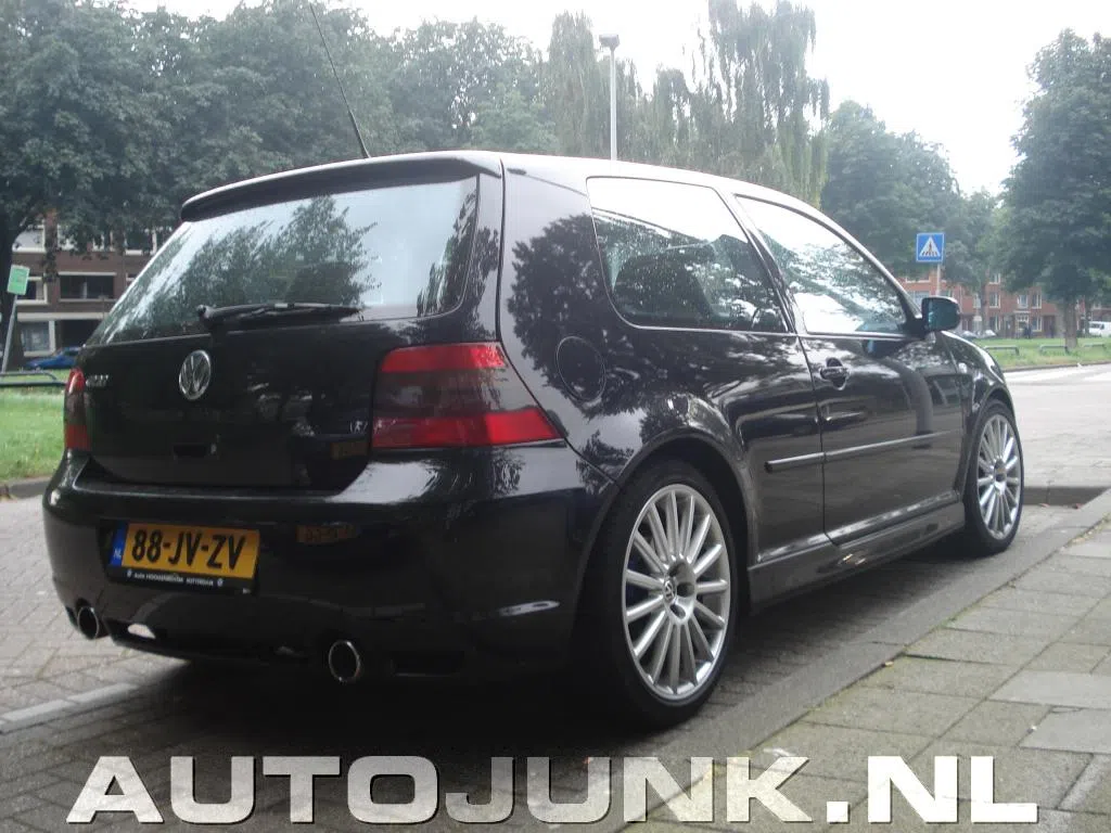 Golf R32