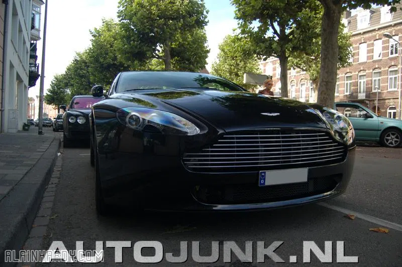 Photoshoot AMV8 Vantage