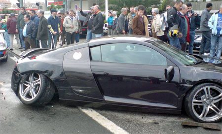 Portugese Audi R8 heeft zich lelijk bezeerd
