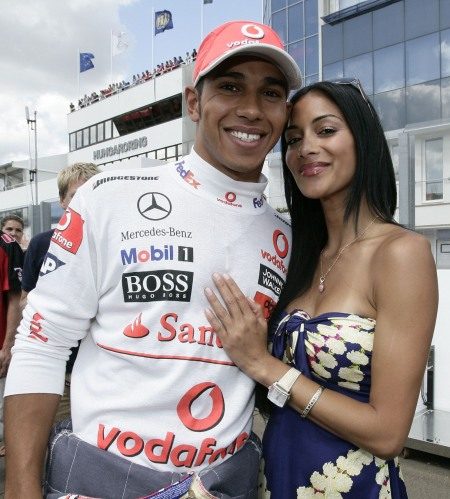 Lewis Hamilton met Pussycat