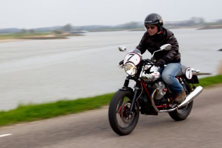 Morgan 3 Wheeler versus Moto Guzzi V7 Racer