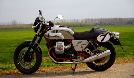 Morgan 3 Wheeler versus Moto Guzzi V7 Racer