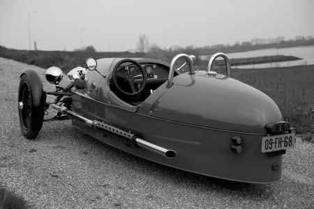 Morgan 3 Wheeler versus Moto Guzzi V7 Racer