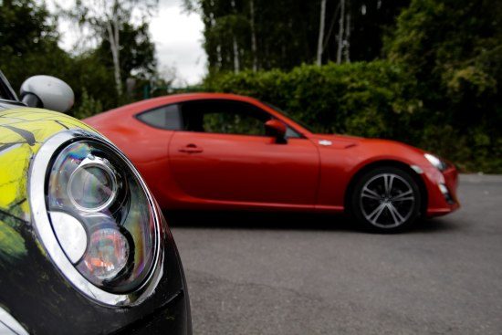 MINI Roadster versus GT86