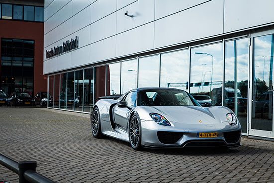 Porsche 918 Spyder Weissach Package