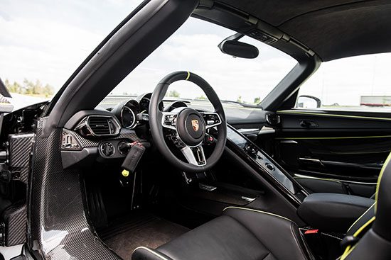 Porsche 918 Spyder Weissach Package