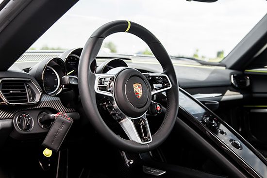 Porsche 918 Spyder Weissach Package