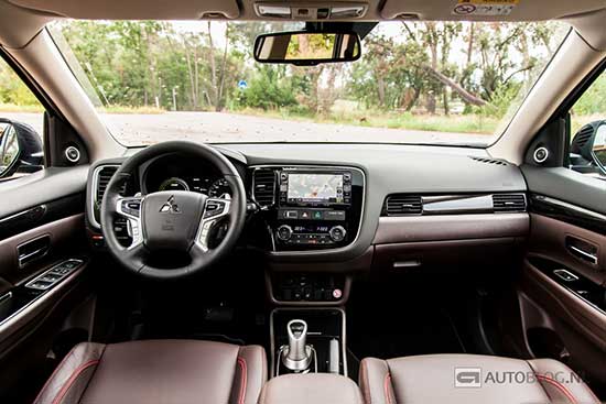 Mitsubishi Outlander PHEV 2016 review