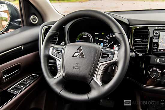 Mitsubishi Outlander PHEV 2016 review