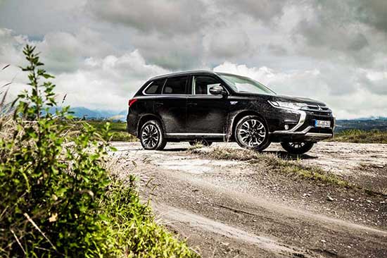 Mitsubishi Outlander PHEV 2016 review
