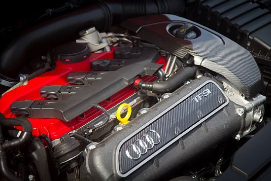 Audi RS3 vijfcilinder porno