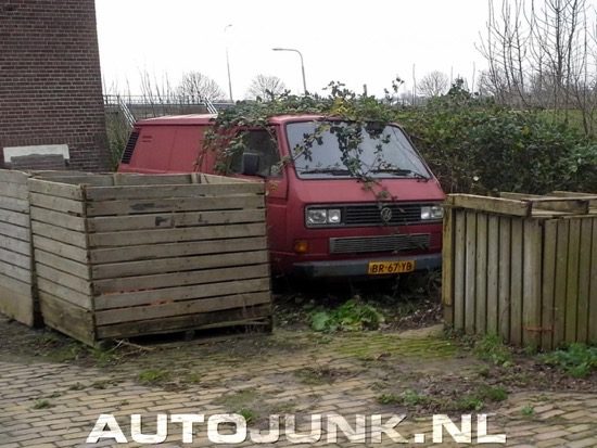 Volkswagen T3 als onderdeel van de achtertuin