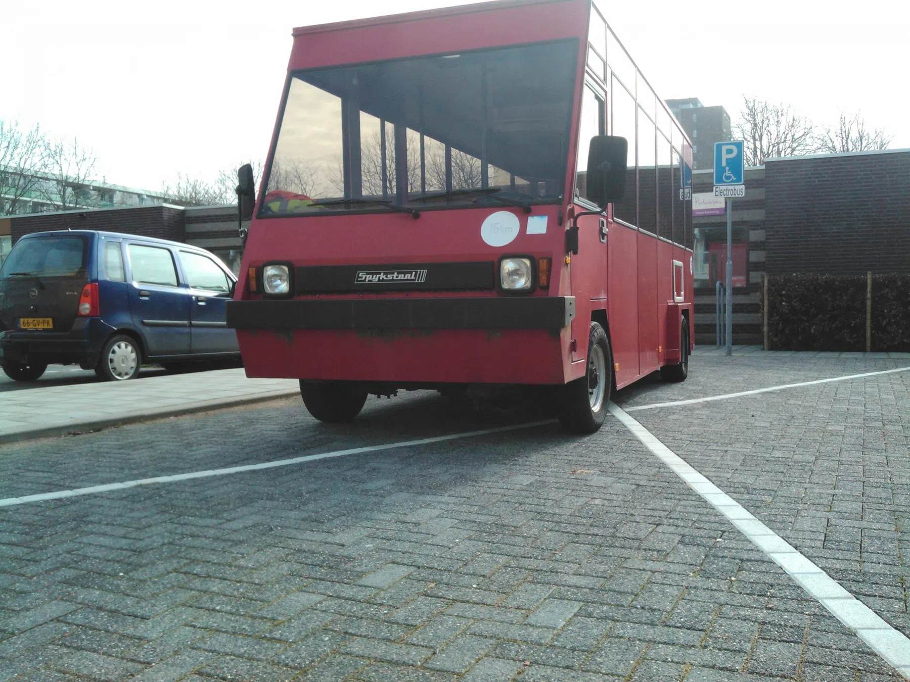 Spijkstaal invalidebus