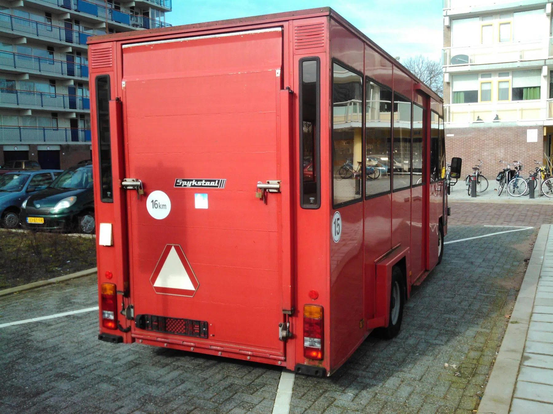 Spijkstaal invalidebus