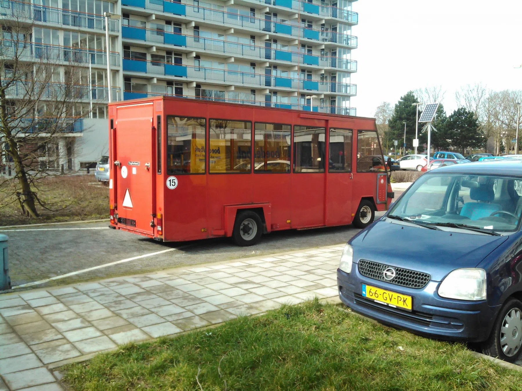 Spijkstaal invalidebus