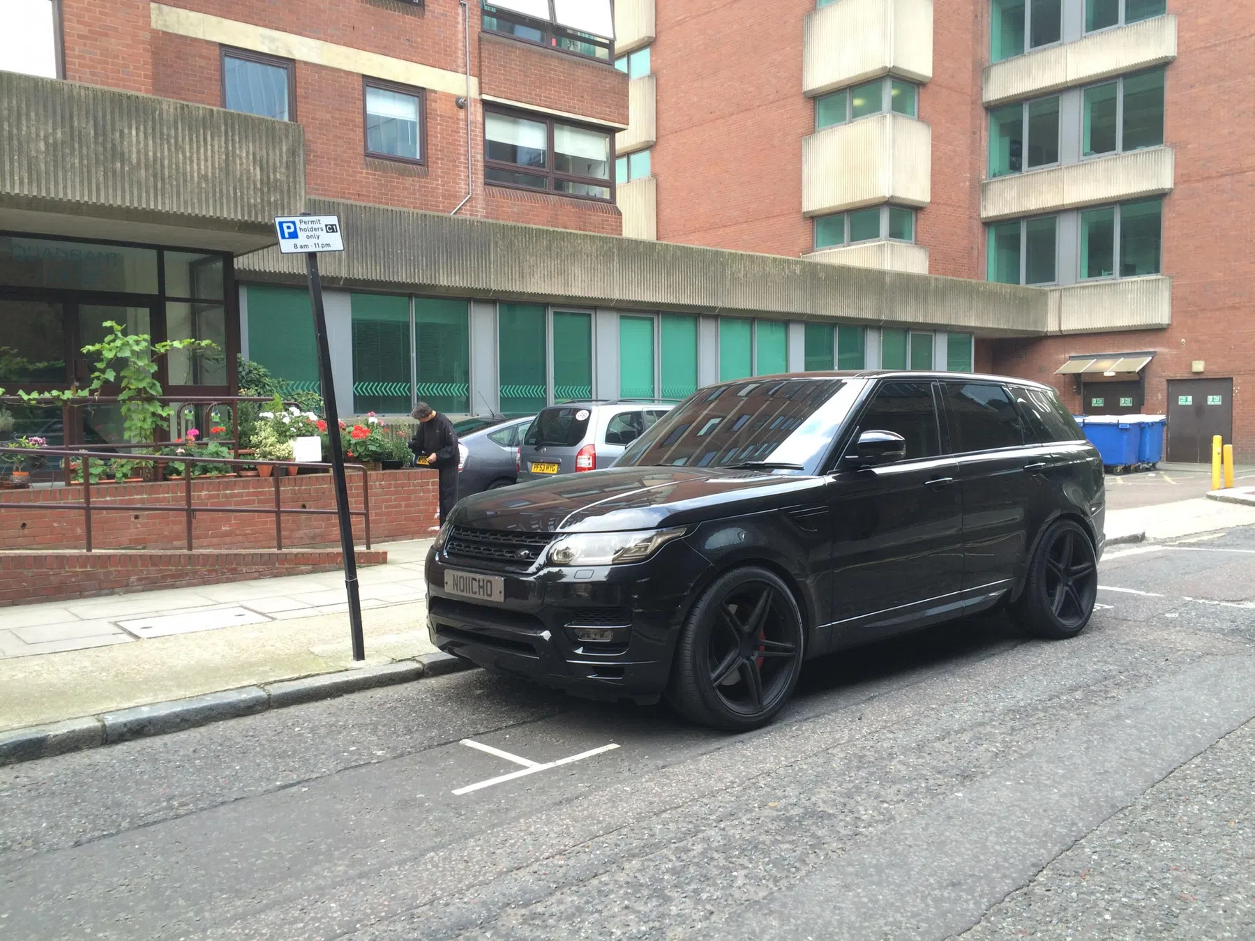 Murdered Range Rover