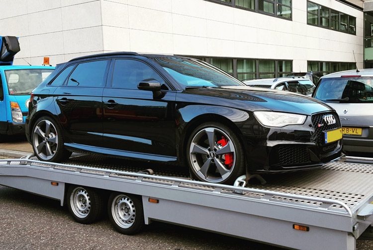 Audi met piepende schijven