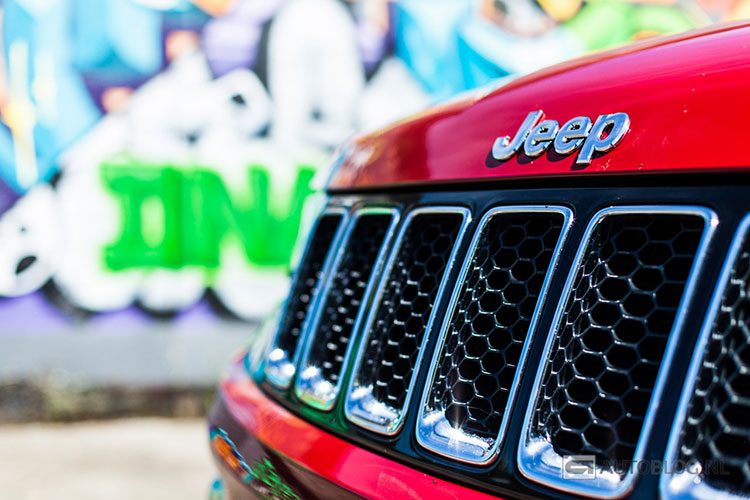 Jeep Grand Cherokee SRT rijtest en video