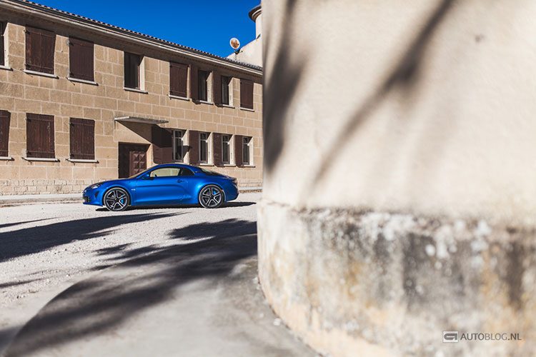 Alpine A110 rijtest en video