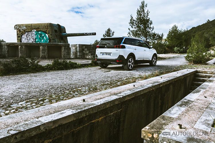 Peugeot 5008 2017 rijtest en video