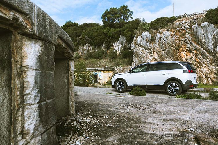 Peugeot 5008 2017 rijtest en video