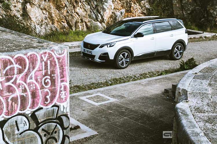 Peugeot 5008 2017 rijtest en video