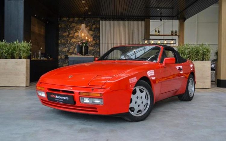 Porsche 944