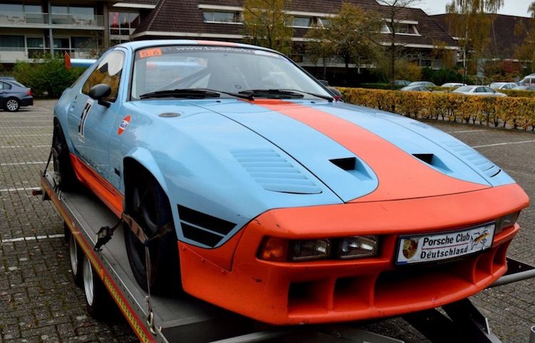 928