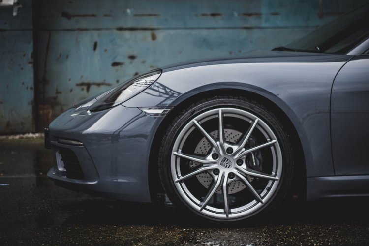 Porsche 718 Cayman met 20