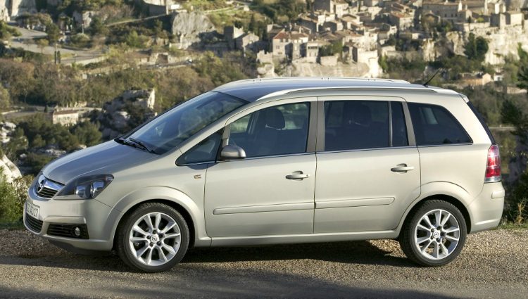 Opel Zafira 1.8 Cosmo (B)