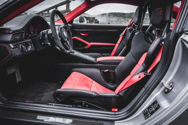 Porsche 911 GT2 RS