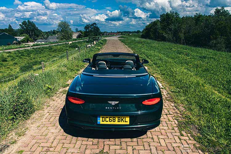 Bentley Continental GTC W12 rijtest en video