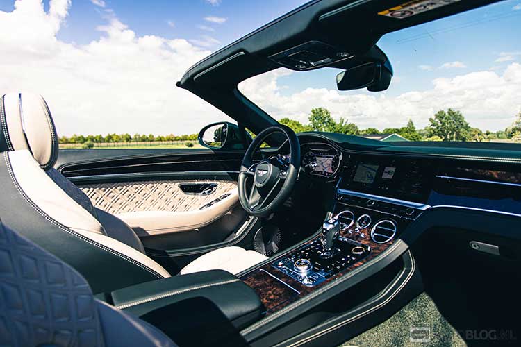 Bentley Continental GTC W12 rijtest en video