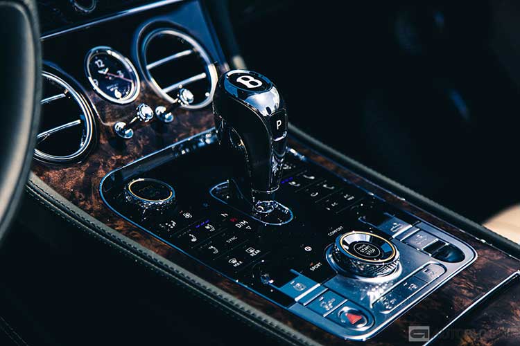 Bentley Continental GTC W12 rijtest en video