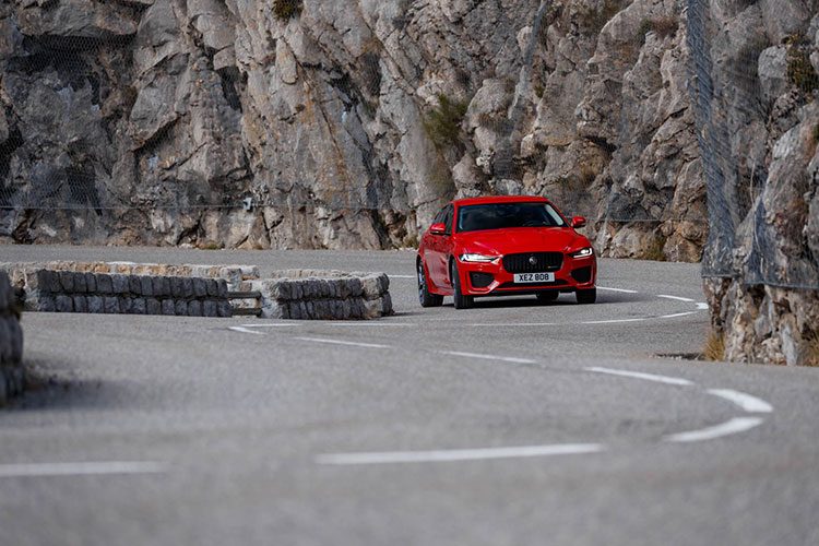 Jaguar XE 2019 rijtest en video