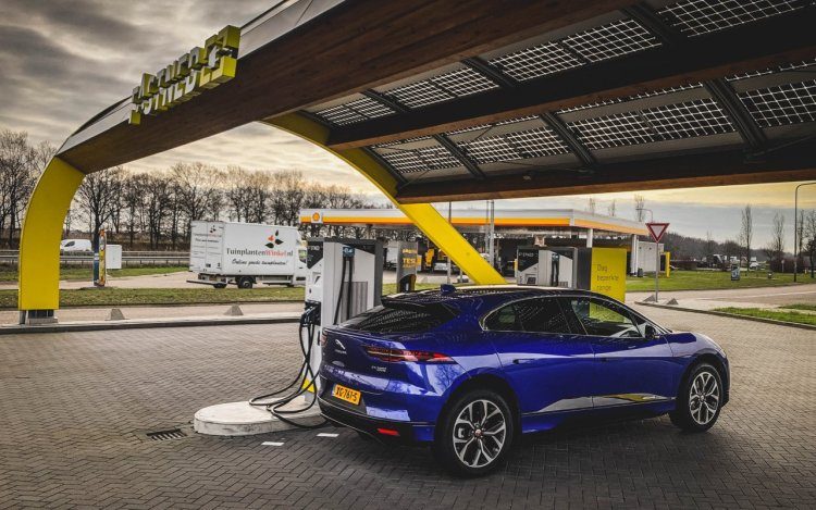 Jaguar I-PACE Autoblog Garage