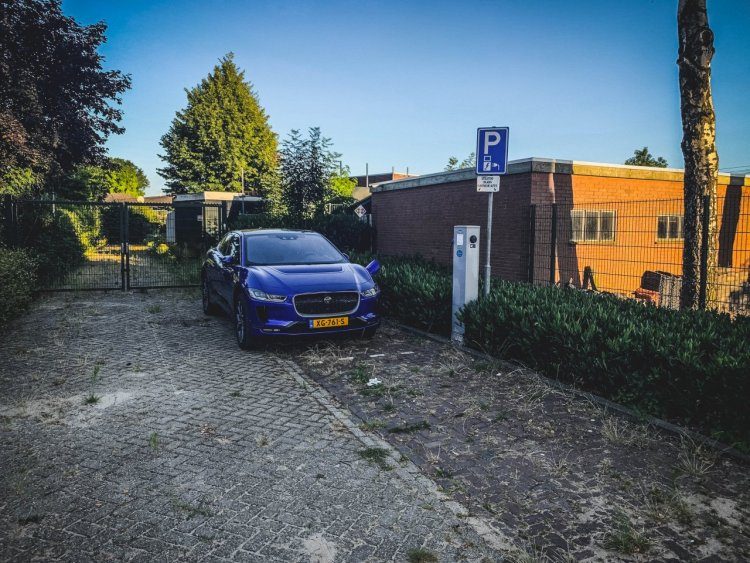 Jaguar I-PACE Autoblog Garage