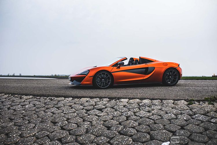 McLaren 570S Spider rijtest en video
