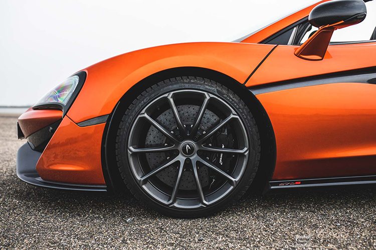 McLaren 570S Spider rijtest en video