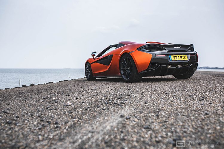 McLaren 570S Spider rijtest en video