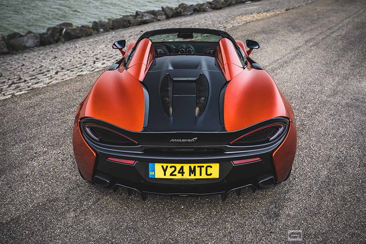 McLaren 570S Spider rijtest en video