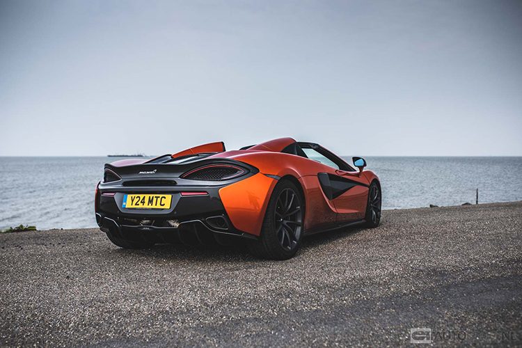 McLaren 570S Spider rijtest en video