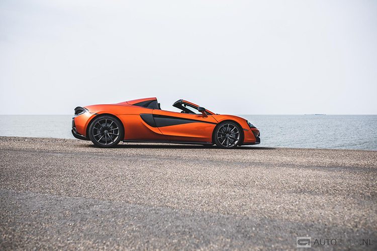 McLaren 570S Spider rijtest en video
