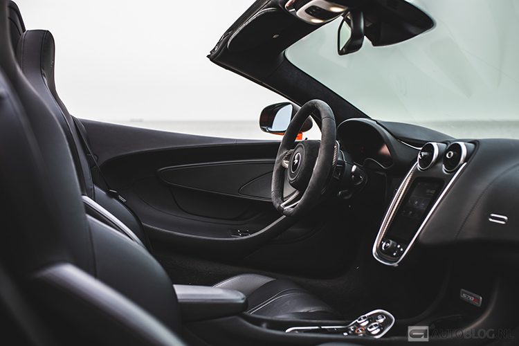 McLaren 570S Spider rijtest en video