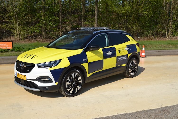 Nederlandse hulpverleners krijgen rijtraining in deze SUV