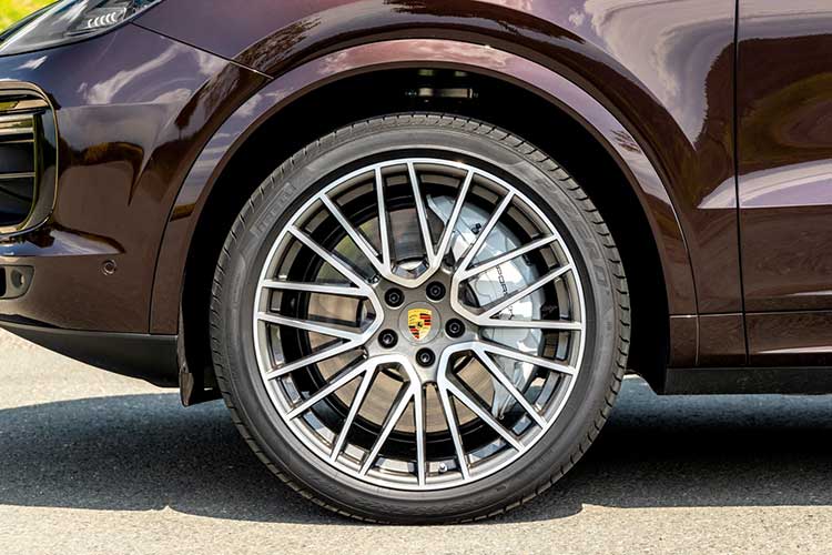 Porsche Cayenne Coupé Turbo rijtest en video